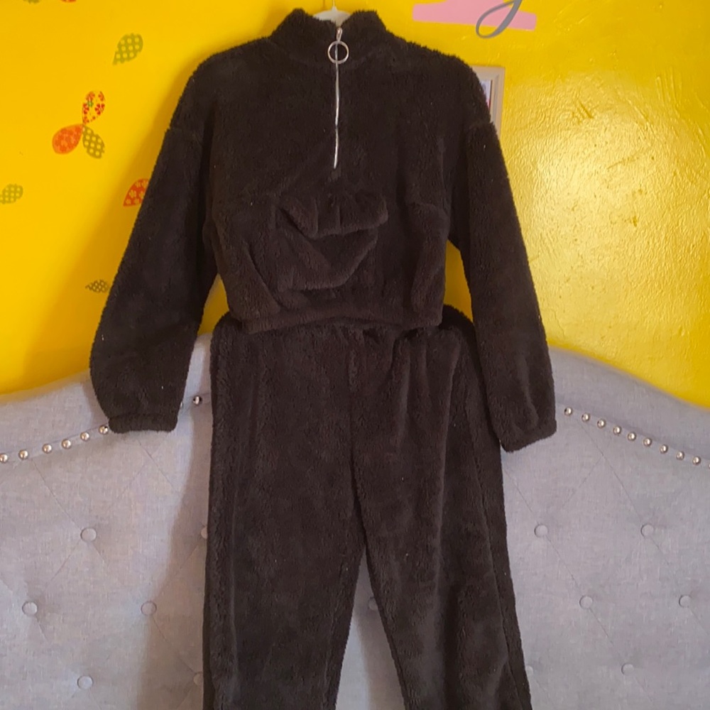 Black Cozy Sweatsuit